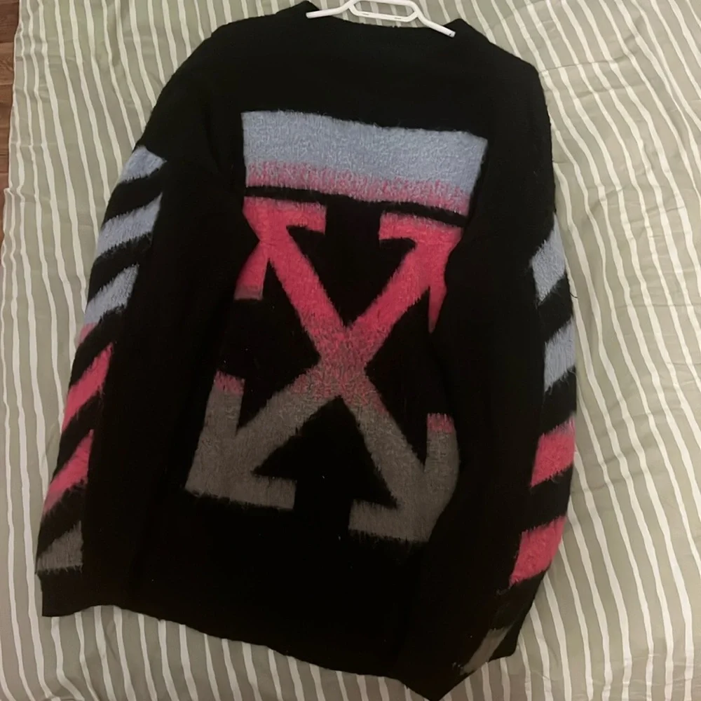 Sweater - Picture 1 of 2